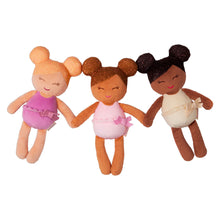 Cesto di 3 mini bambole di peluche da bagno