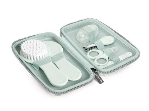 Set manicure - Spazzola, pettine, forbicine, limetta, tronchesino e ditale per gengive