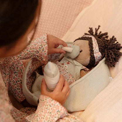 Set Bambola di Stoffa 'Evi' Little Dutch con Cesta Portaletino e Accessori Magnetici