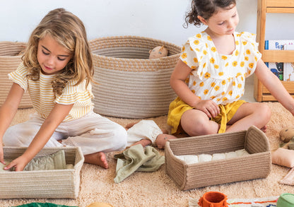 Set mini lorena - bambola con culla, tappeto, cestino e pouf - 22x32x16cm
