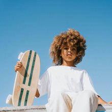 Skateboard Cruiser in Acero Canadese Banwood - Design Vintage e Stabilità