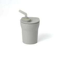 Bicchiere con cannuccia