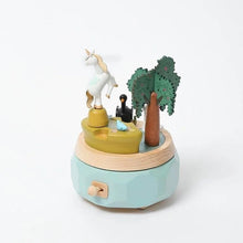 Carillon in legno unicorno con i cigni