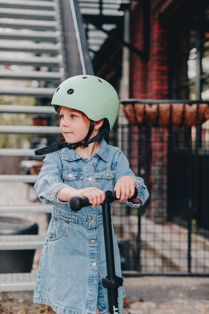 Casco Scoot & Ride - Con chiusura magnetica