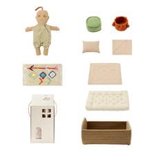 Set mini lorena - bambola con culla, tappeto, cestino e pouf - 22x32x16cm