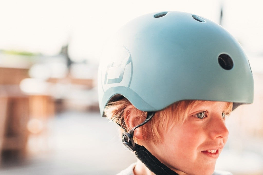 Casco Scoot & Ride - Con chiusura magnetica