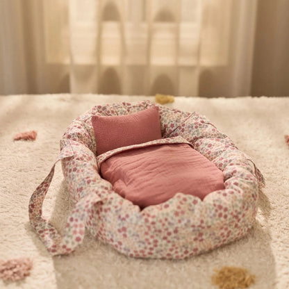 Cesta Viaggio Portatile per Bambole con Cuscino e Copertina (Fantasia Floreale Rosa)