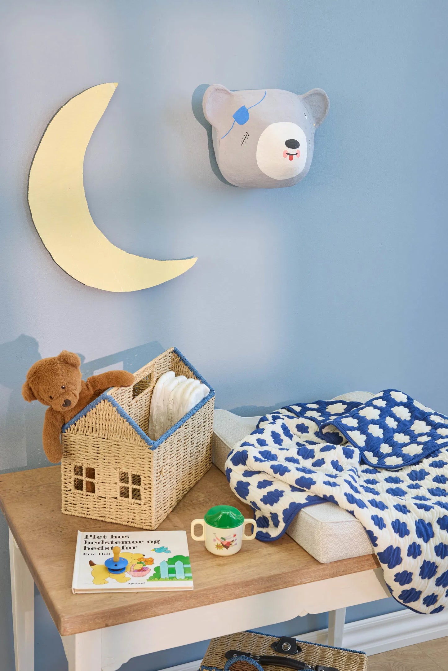 Copertina Trapuntata in Cotone con Nuvole Blu e Crema (95x75 cm)