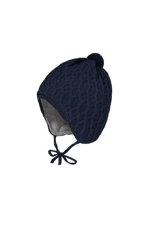 Cappellino in lana merino con treccia e pompon