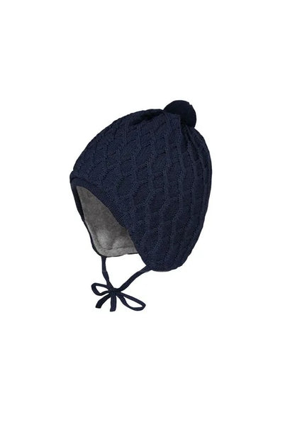 Cappellino in lana merino con treccia e pompon