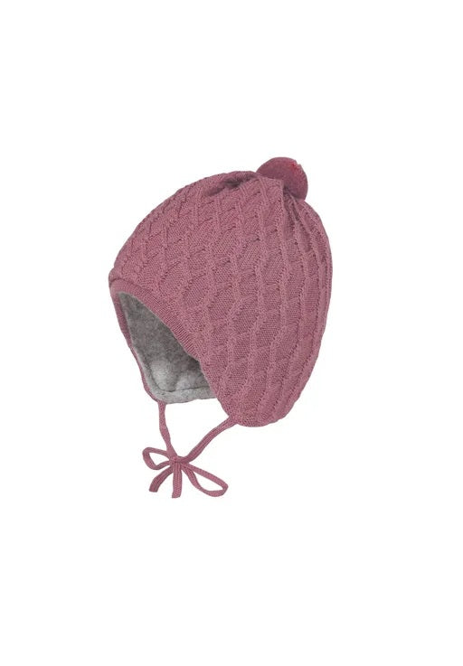 Cappellino in lana merino con treccia e pompon